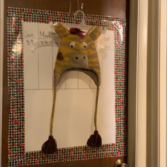 Giraffe hat - Picture 2 of 3